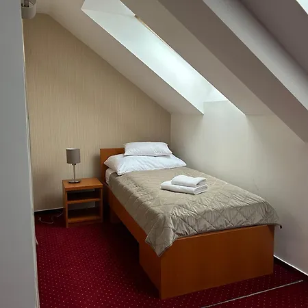 Hotel Evan U Hoffera Topolcany Exterior photo