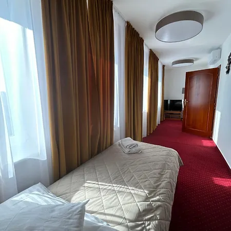 Hotel Evan U Hoffera Topolcany Exterior photo