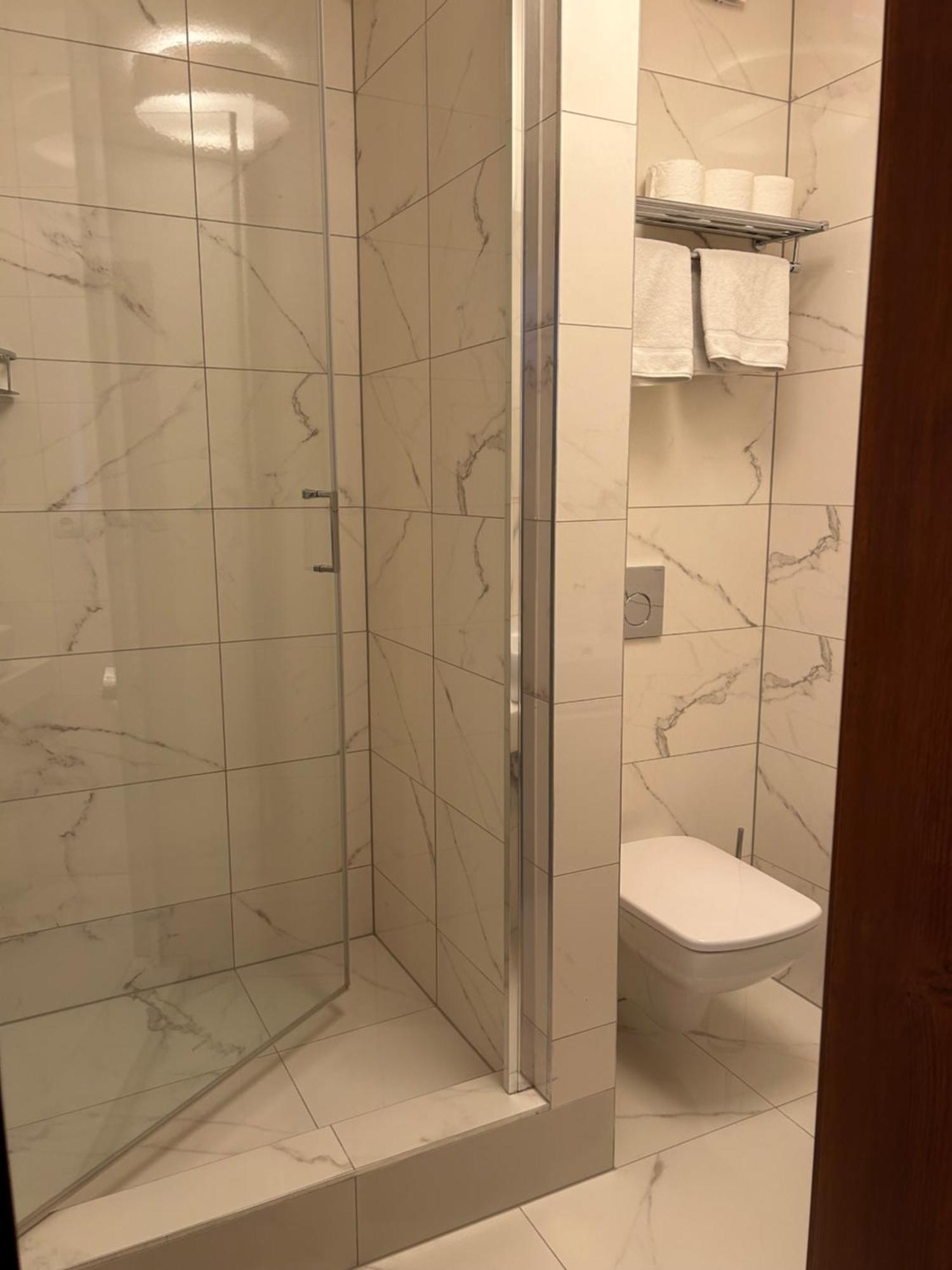 Evan U Hoffera Hotel